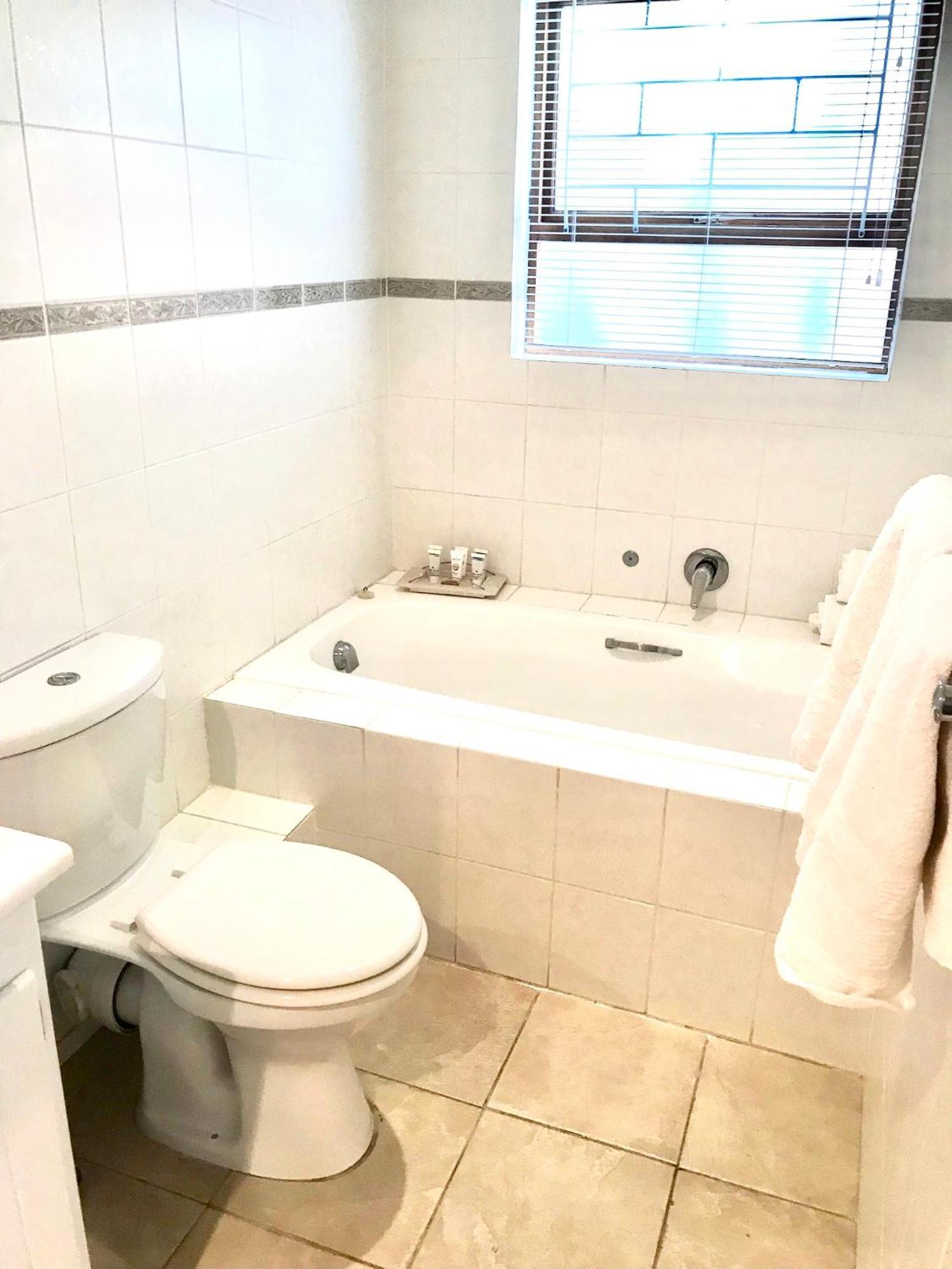 10Vdw Self Catering Apartments Дурбанвиль Экстерьер фото